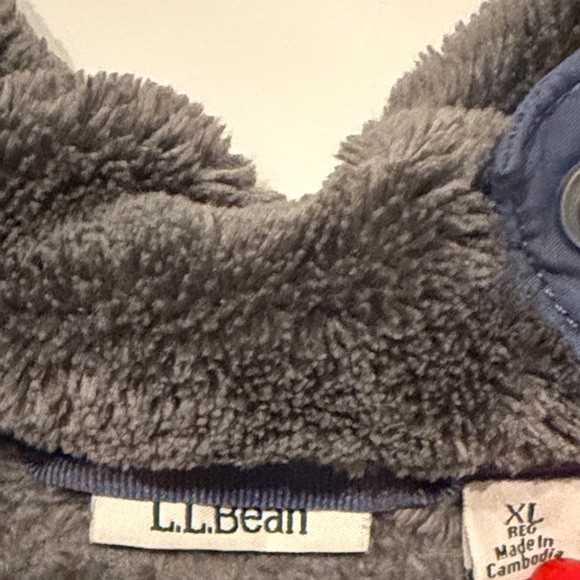 LL Bean Cozy Gray Pullover 3/4 Button Closure - Picture 2 of 2